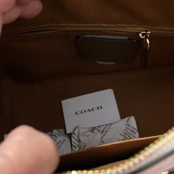 Authentic Coach bag - Picture 2 of 7